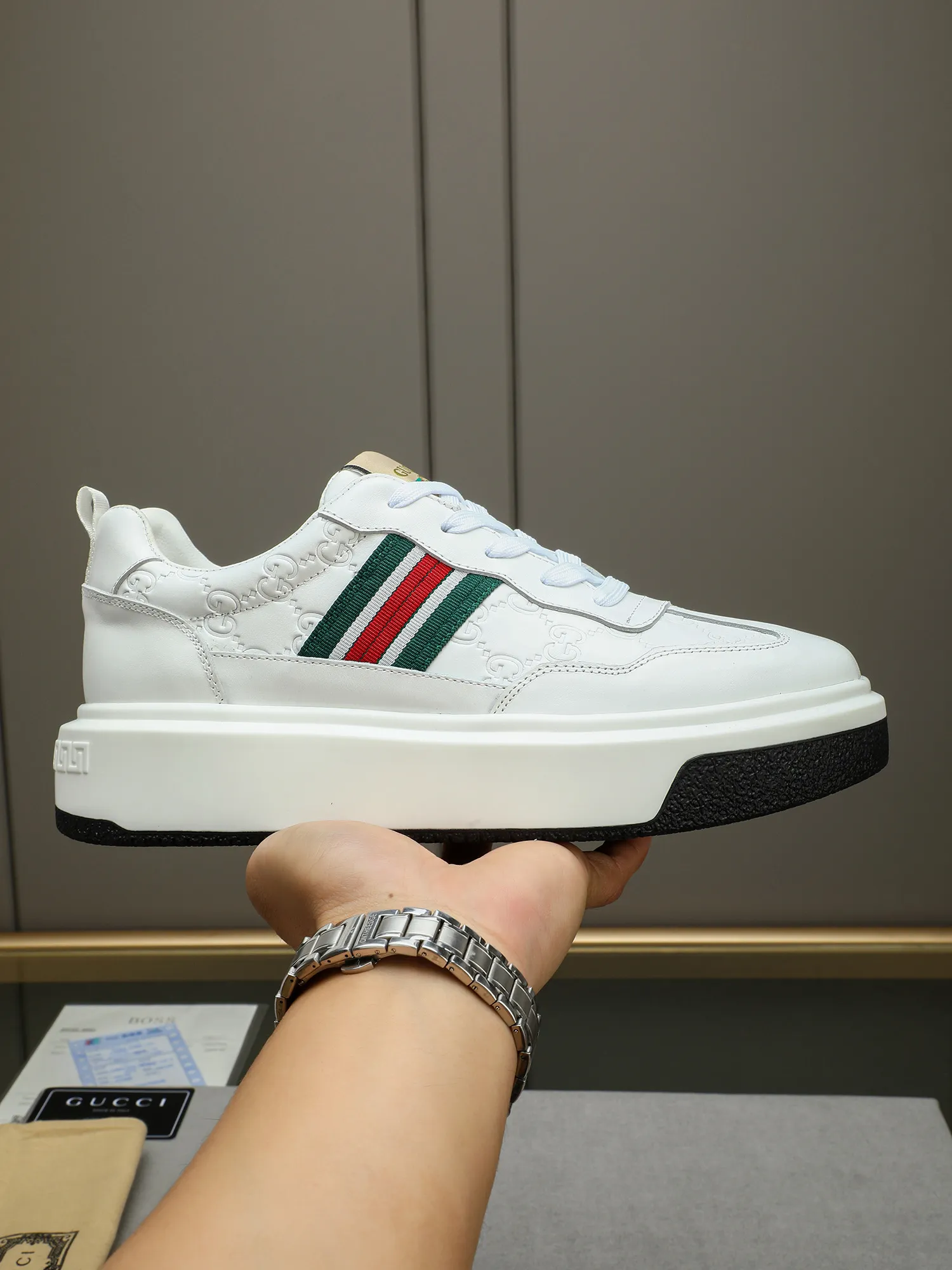Men's shoes 💰480 New men's shoes GUCCI Fashion trend Made of first-layer calfskin ➕ washed sheep lining! The foot feels super comfortable and the workmanship is impeccable. Foam ultra-light outsole, size: 38-44 (45 customized) 4 colors to choose from!